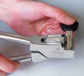 GLADAID GL-202 Taiwan Key Clip With this product, you can clip all kinds of plate keys including car key & motorcycle keys